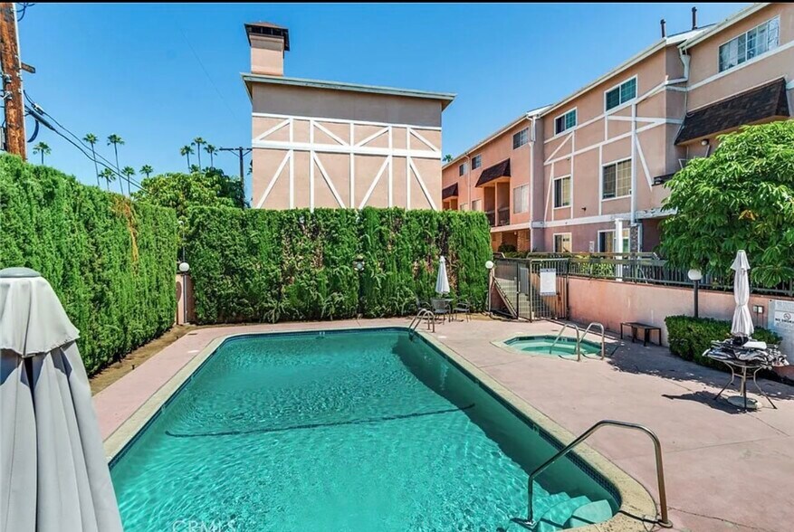 Building Photo - 147 W Acacia Ave