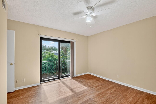 Building Photo - 2494 Waterside Dr