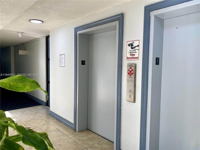 Building Photo - 17011 N Bay Rd