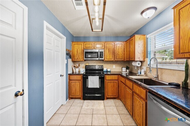 Building Photo - 4103 Dewitt County Ct