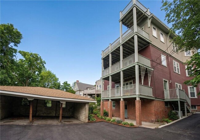 Building Photo - 128 Congdon St