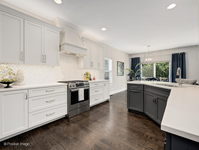 Building Photo - 651 Bourbon Ln
