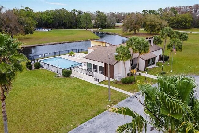 Building Photo - 3 bedroom 2 bath 2nd floor condo