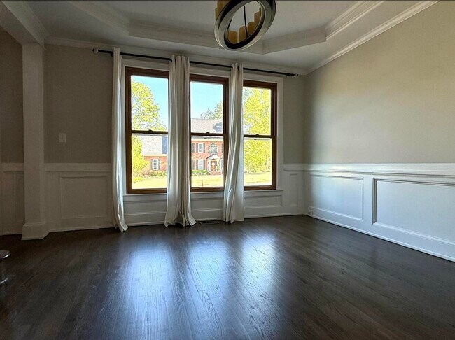 Building Photo - 800 Sparkleberry Rd