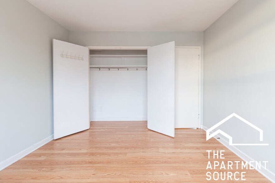 Building Photo - 445 W Wellington Ave