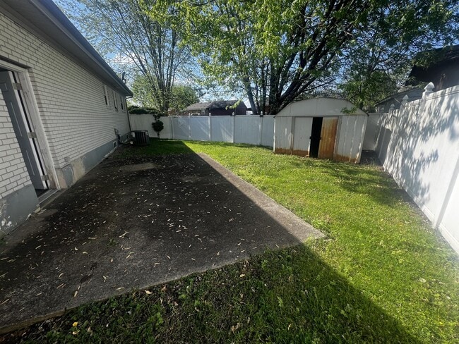 Building Photo - 230 S Circlecrest Dr