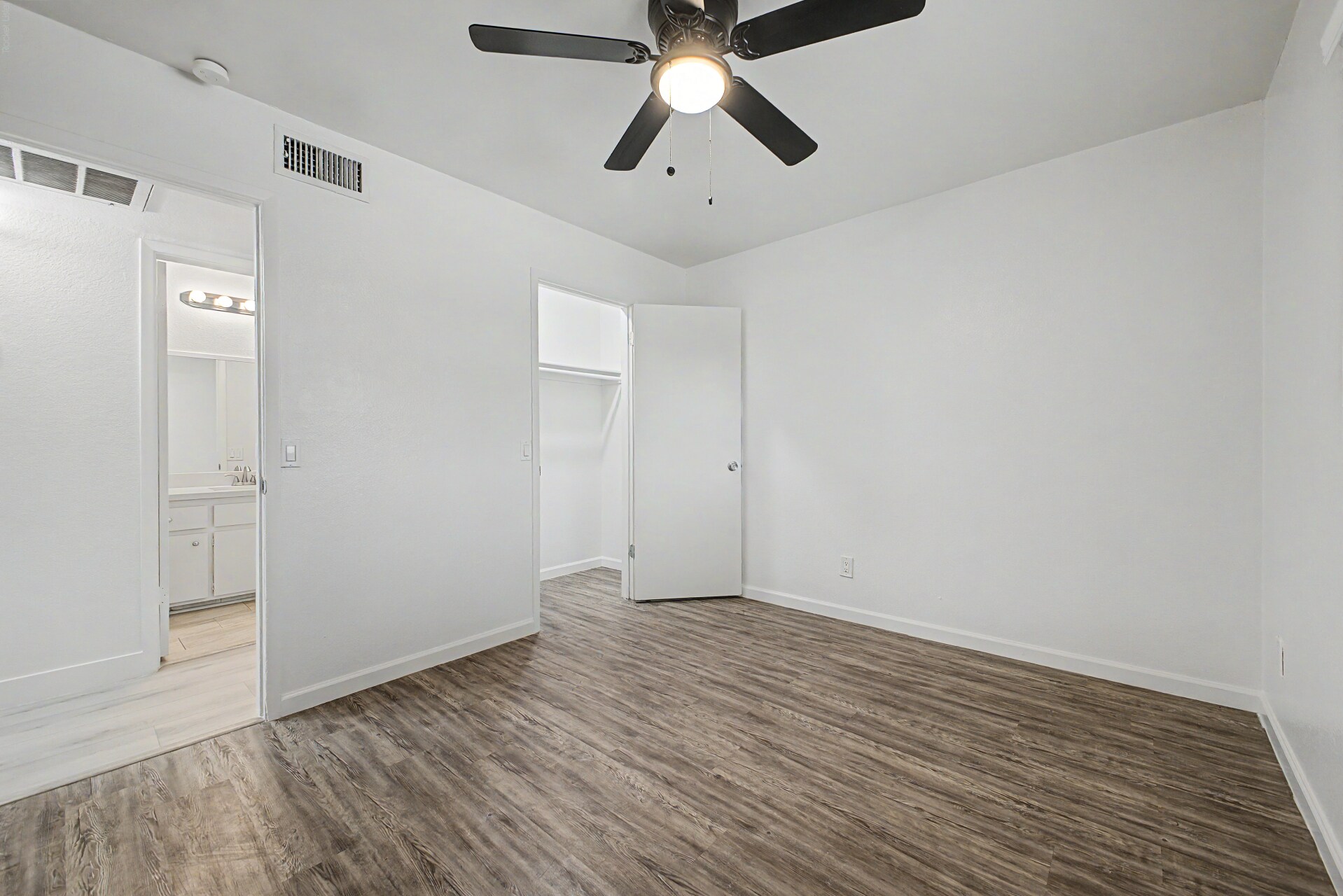 Building Photo - 2937 E Beck Ln