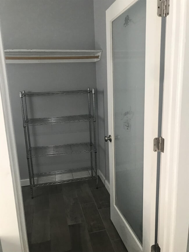 Building Photo - 1122 S 9th St