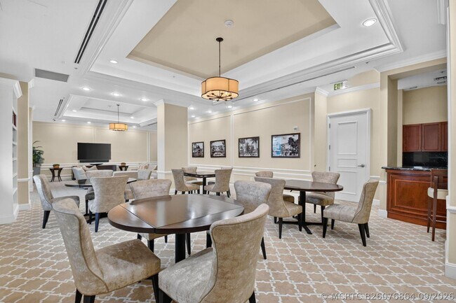 Building Photo - 403 S Sapodilla Ave