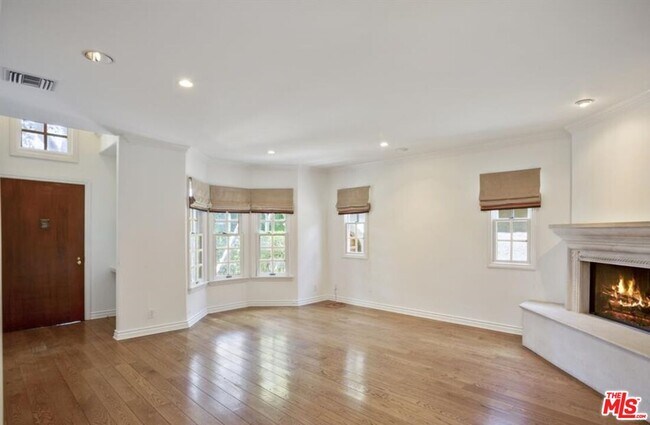 Building Photo - 530 Westmount Dr