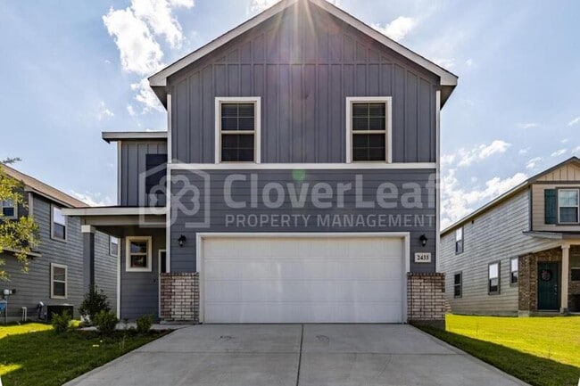Building Photo - 2433 Ayers Dr