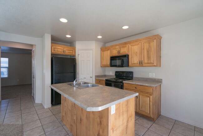 Building Photo - 3155 S Hidden Valley Dr