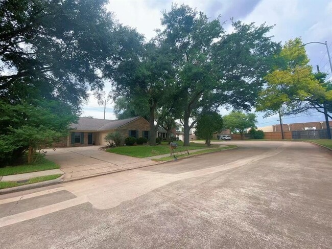 Primary Photo - 3010 Flintwood Dr