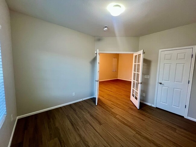 Building Photo - Fantastic 3 bedroom home available in Claremont Ranch!