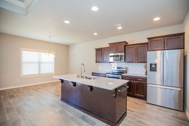 Building Photo - ***750 Fontana Street***