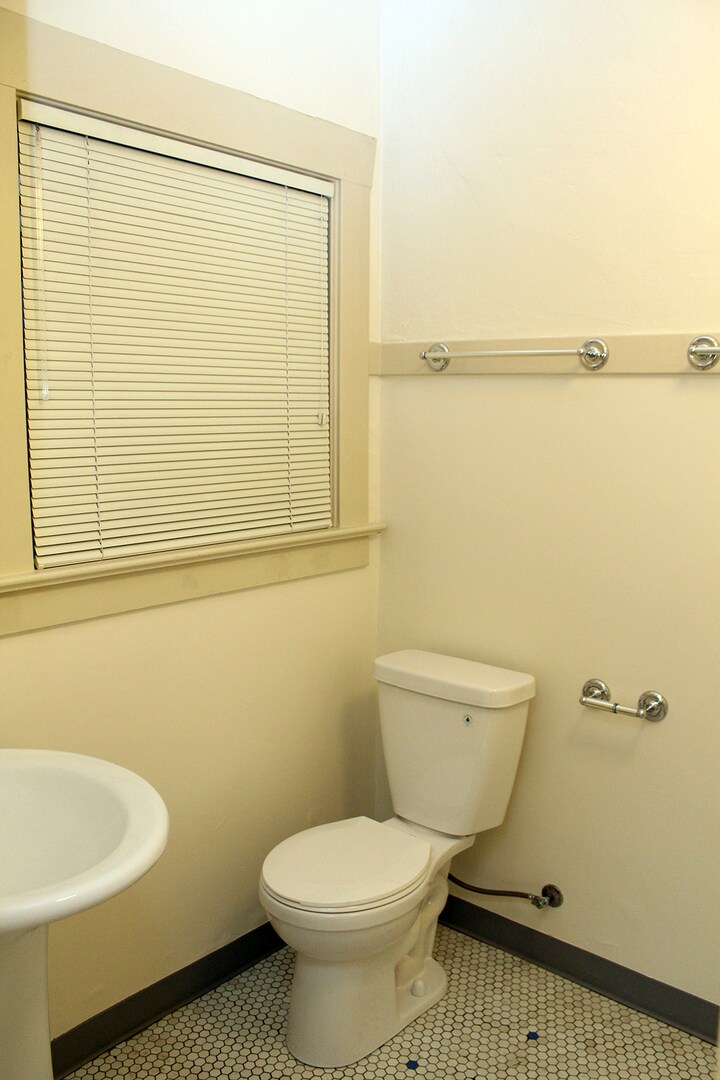 Building Photo - 1624 NE Tillamook St