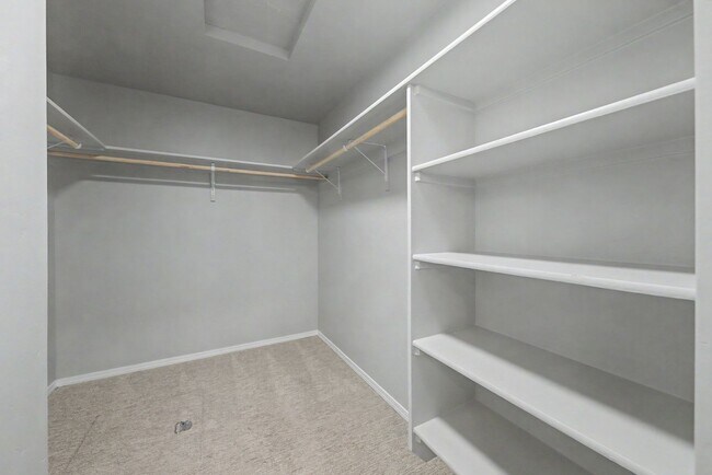 Building Photo - Charming Single-Level South Meridian