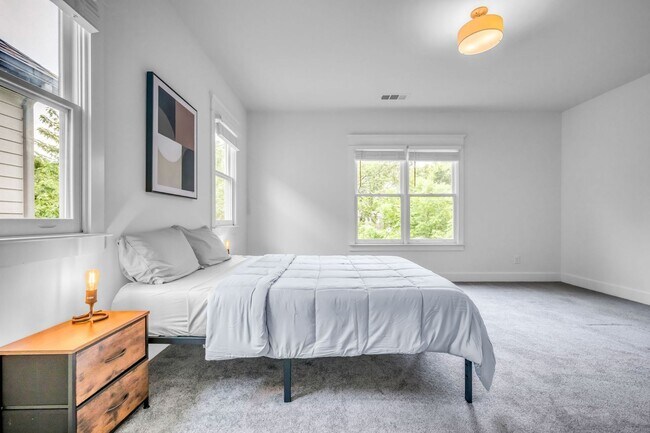 Building Photo - 3-bedroom, 2.5-bath rental home located in Nashville’s vibrant, 12 South!