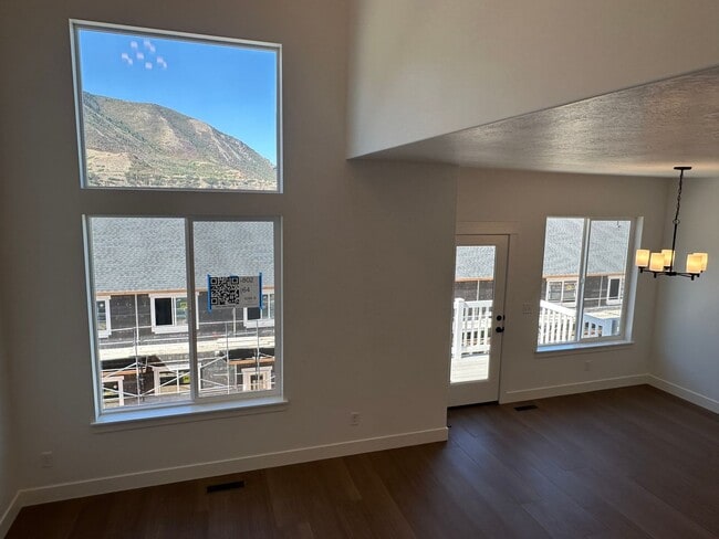 Building Photo - 5260 Acacia Dr