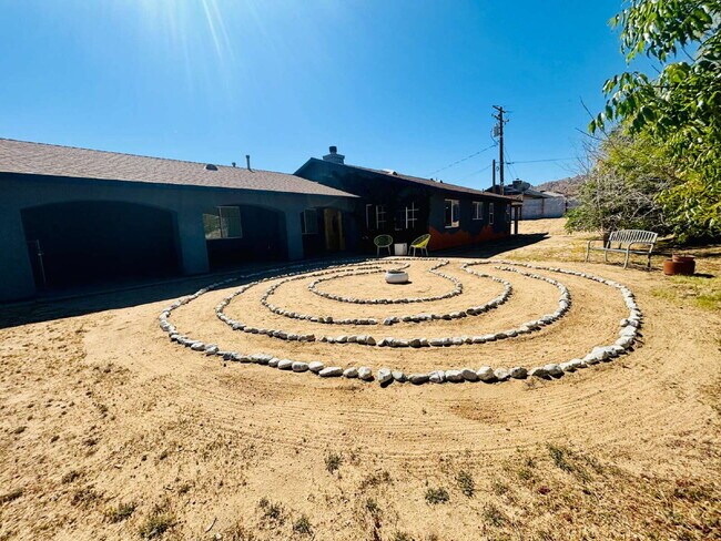 Building Photo - Rare Opportunity for Spacious, Modern Sout...