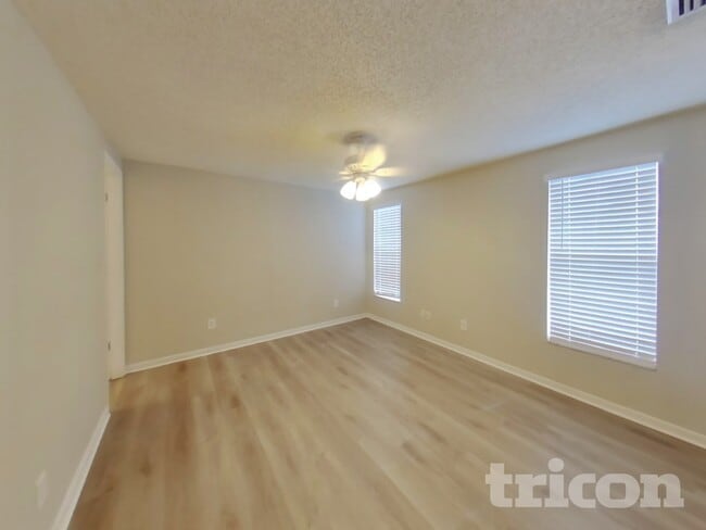 Building Photo - 907 Briarcliff Dr