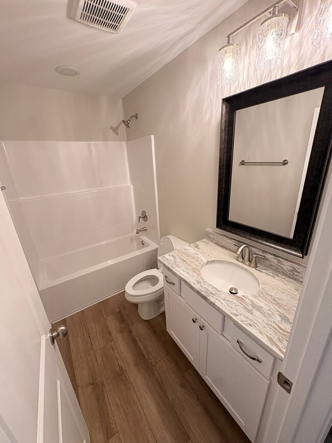 Building Photo - 112 Alva Ct