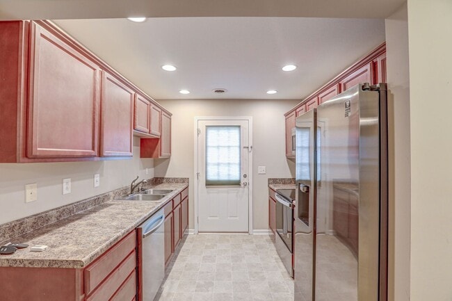 Building Photo - 2108 Pleasant View Dr