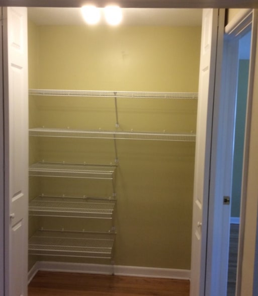 Building Photo - 104 Oakwood Ave