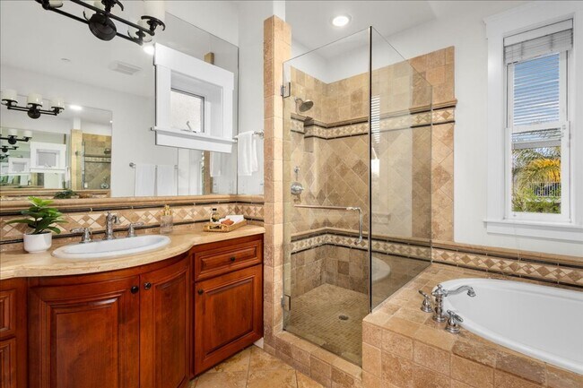 Building Photo - 411 Orange Ave