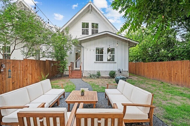 Building Photo - 3206 Garden Villa Ln