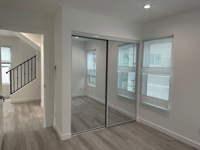 Building Photo - Stunning 3+2 ADU on a picturesque street i...