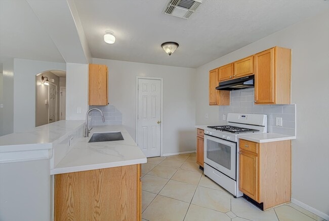 Building Photo - 13983 Maximos Dr