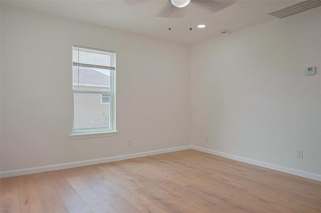 Building Photo - 407 Pine St