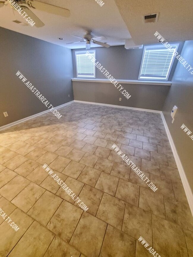 Building Photo - Gorgeous Blue Valley Home-Available in JULY!!