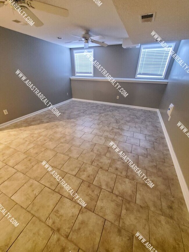 Building Photo - Gorgeous Blue Valley Home-Available NOW!!
