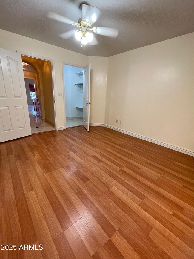 Building Photo - 5545 W Wethersfield Dr