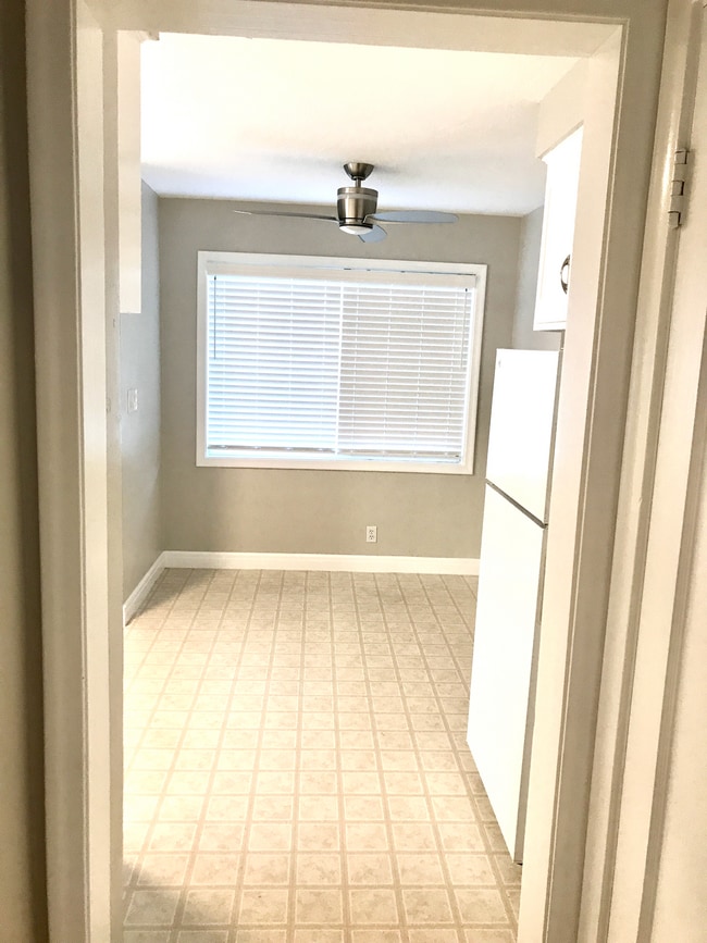 Building Photo - 1242 E Sherman Ave