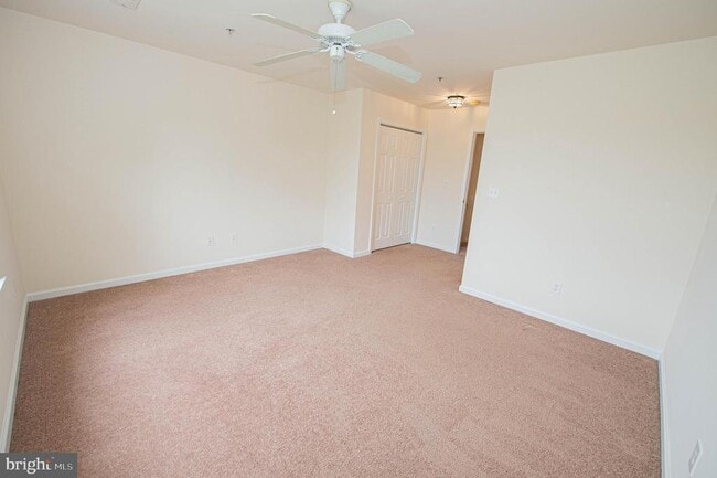Building Photo - 438 Parkview Ct