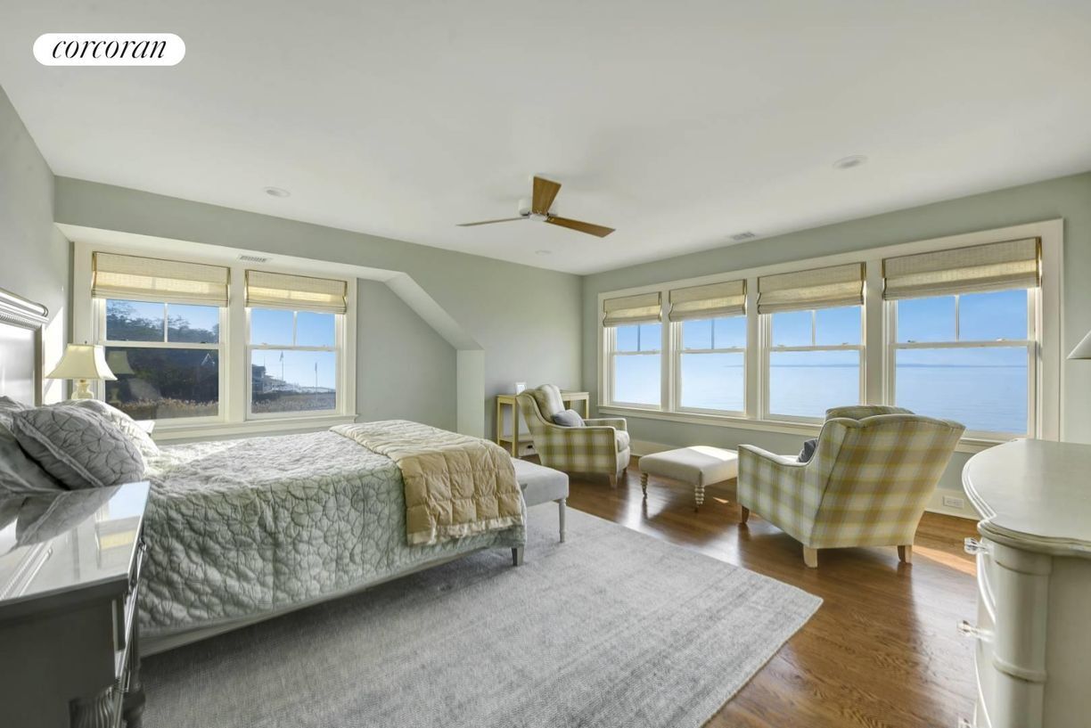 Building Photo - 7 Peconic Ave