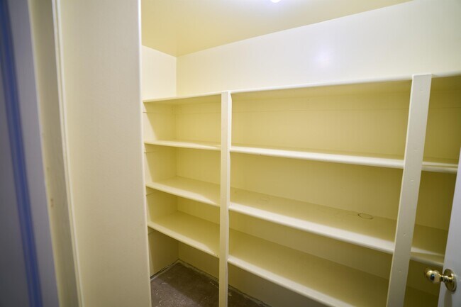 Building Photo - 850 E 550 S