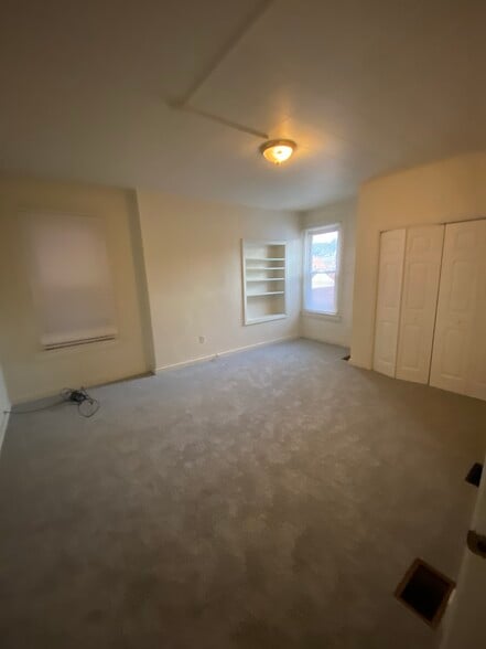 Building Photo - 2320 E Carson St