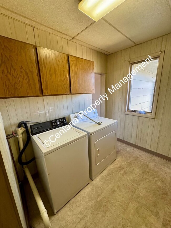 Building Photo - 1 Bed 1 Bath Located in the Flats