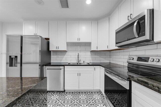 Building Photo - 3965 SW 60th Ct