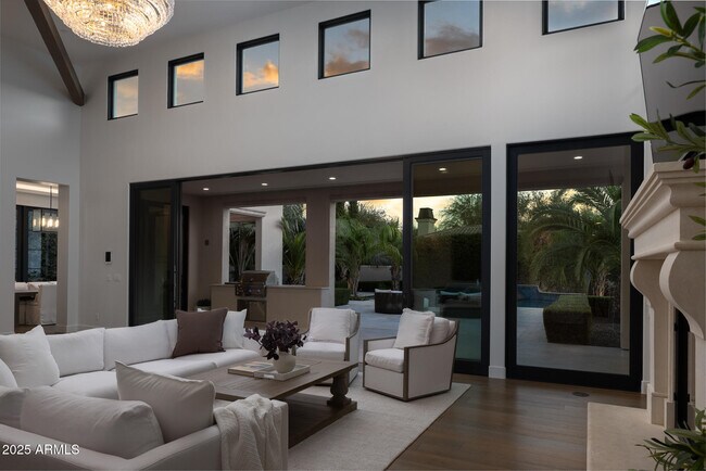 Building Photo - 7730 N Mockingbird Ln