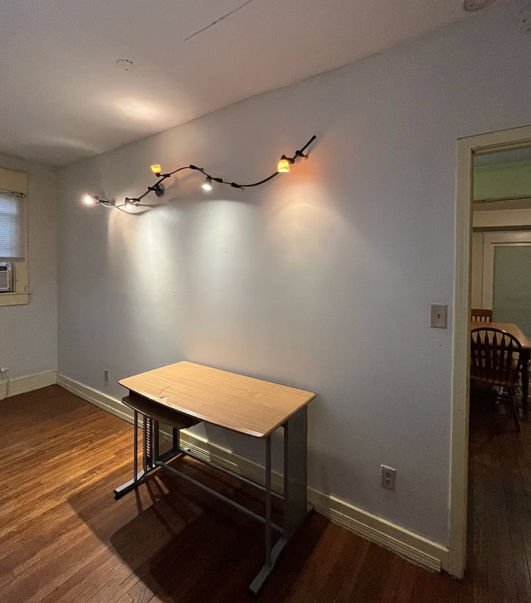 Building Photo - 812 W Main St