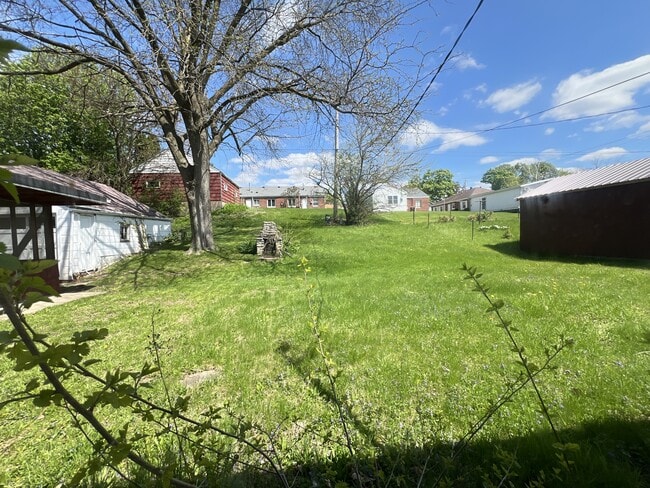 Building Photo - 2028 Chaney Rd