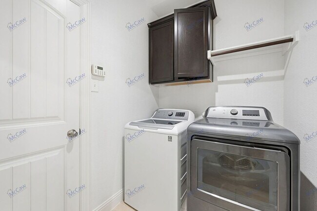 Building Photo - 3808 Hazelhurst Dr