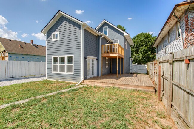 Building Photo - 701 Lincoln St