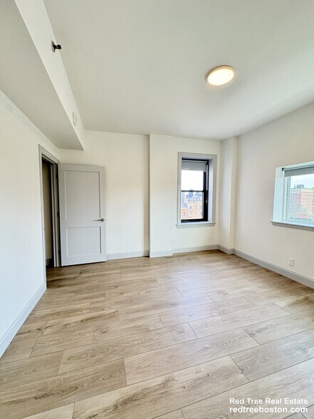 Building Photo - 475 Commonwealth Ave