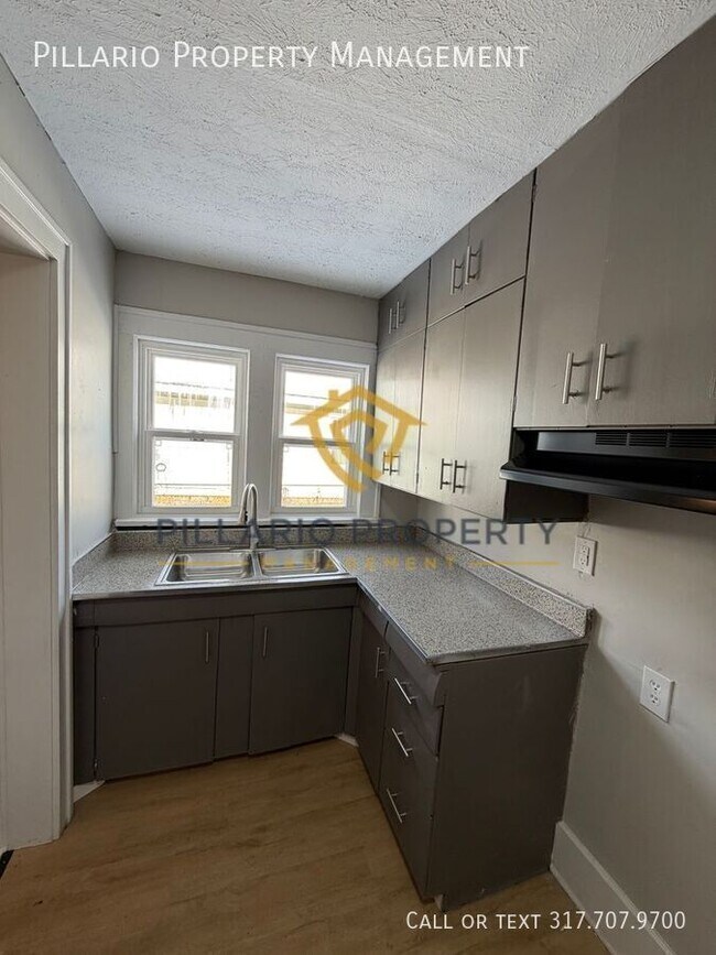 Building Photo - 711 W 22nd St